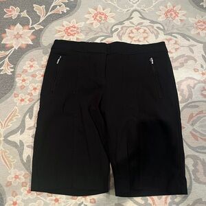 Izod Women's Black strechy Golf shorts